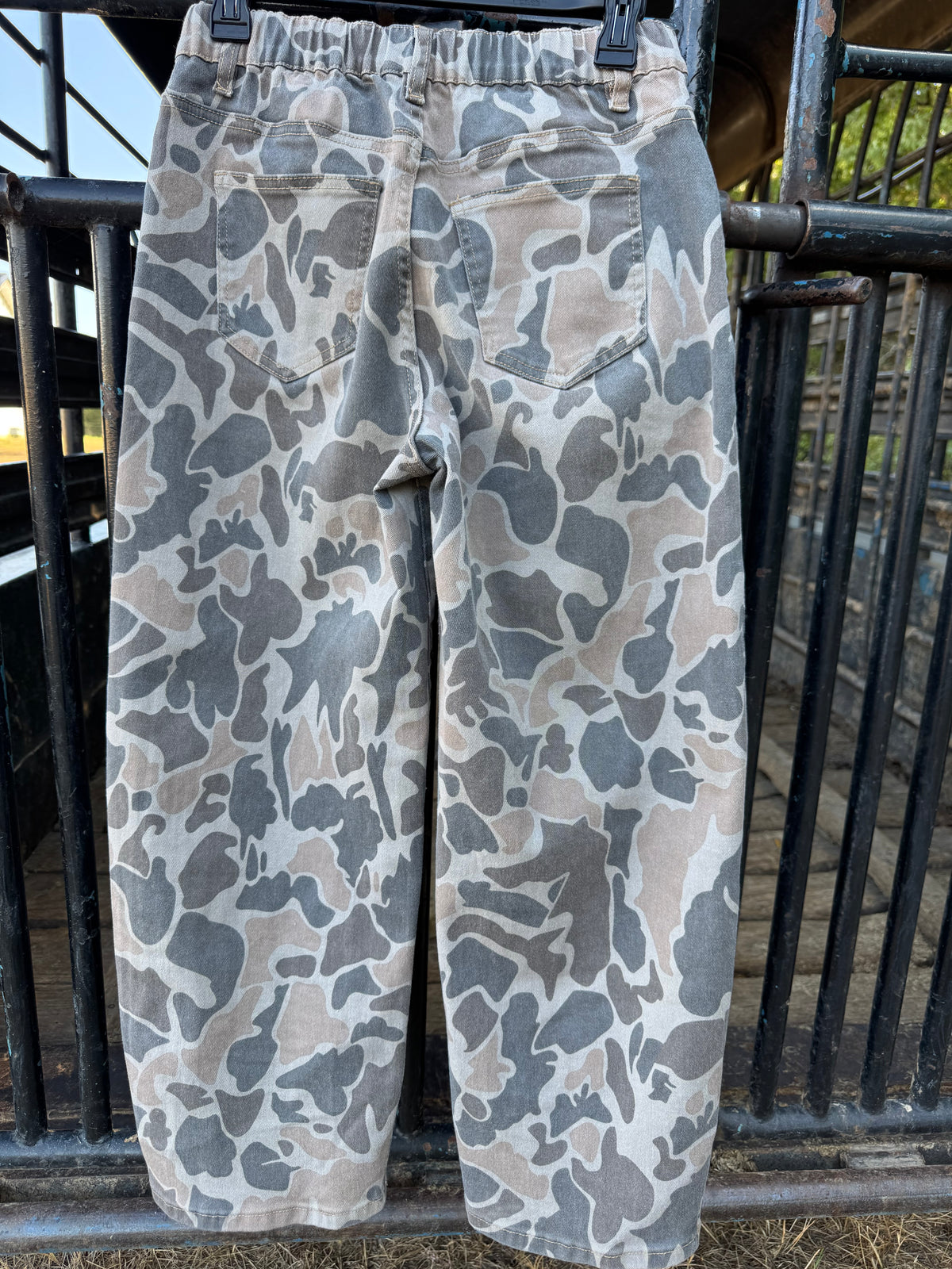 Camouflage jeans