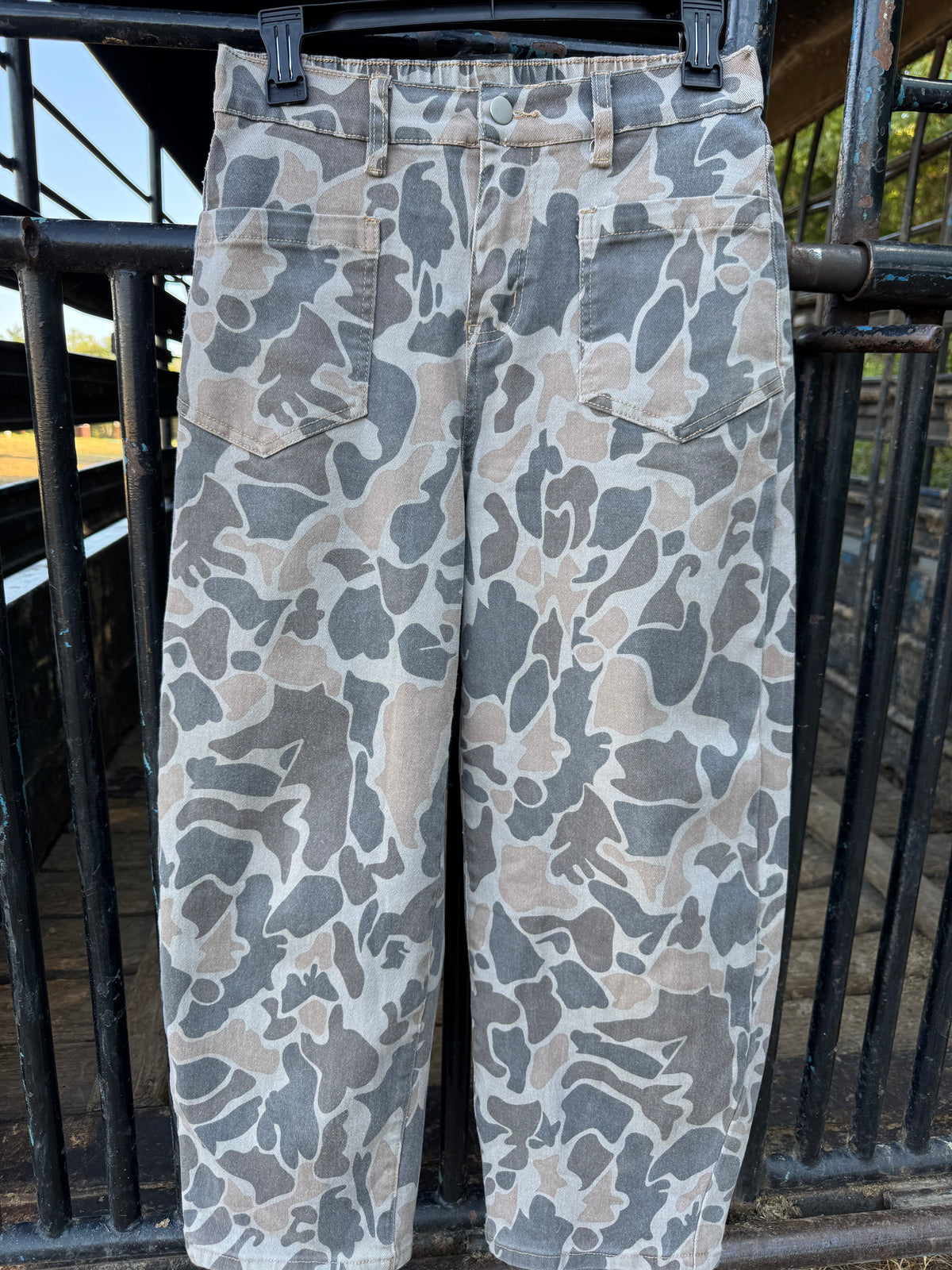 Camouflage jeans