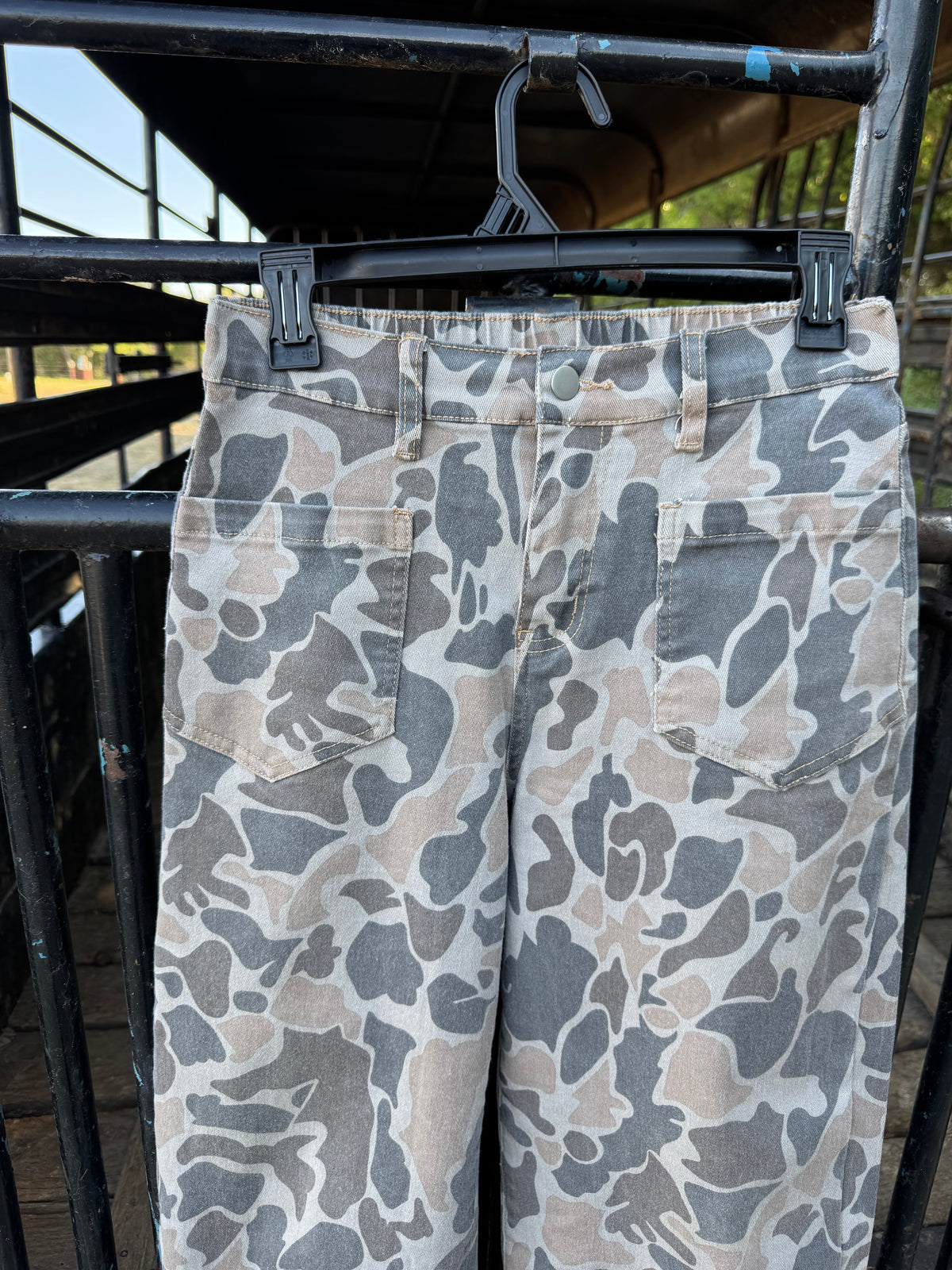 Camouflage jeans